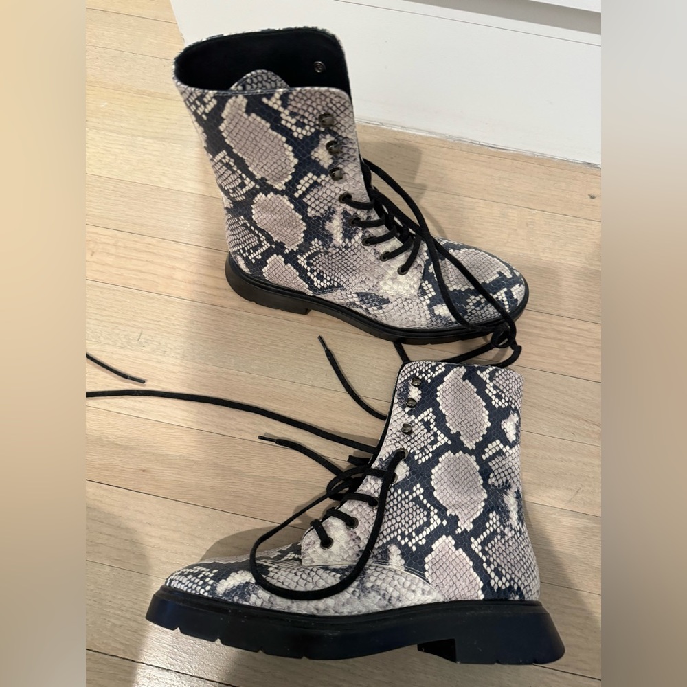 Stuart Weitzman “Mckenzee” Python Embossed Leathe… - image 3